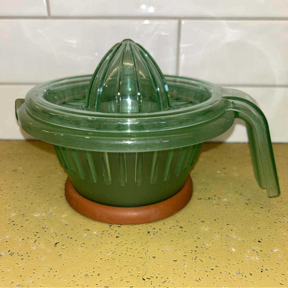 Guzzini Acrylic Citrus Juicer Rubber Base Vintage Green Made In Italy 80’s